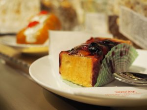 Small Italian desserts.